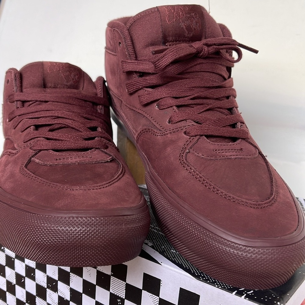Vans WMNS Skate Half Cab Mono Chocolate
VN0ASFCDCHC
Sneakers - Picture 11 of 16